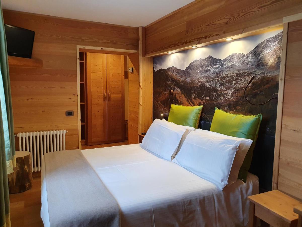 Hotel Castor Champoluc Bagian luar foto