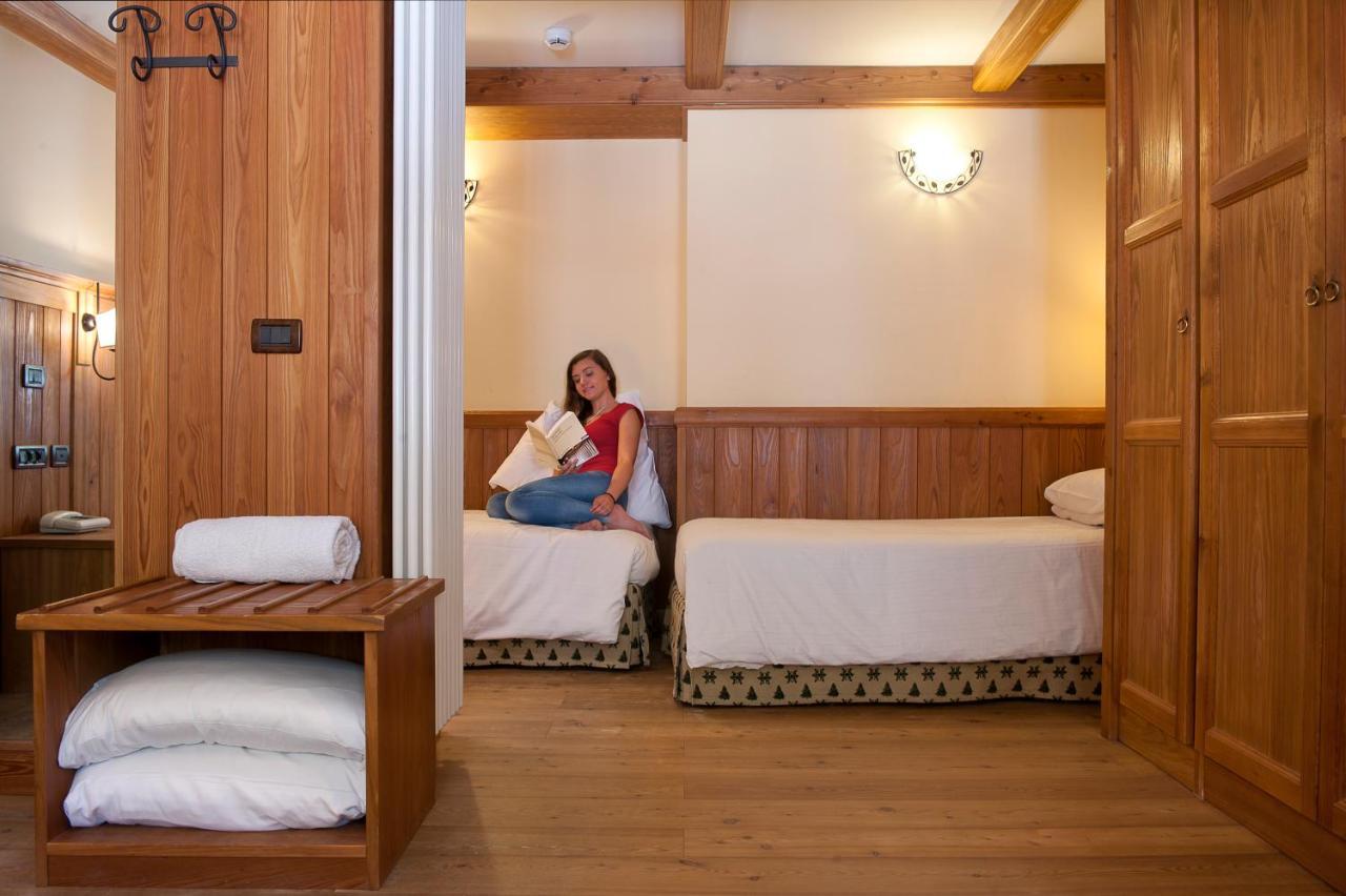Hotel Castor Champoluc Bagian luar foto