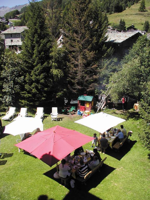 Hotel Castor Champoluc Bagian luar foto