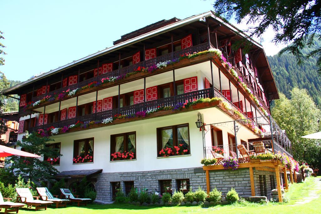 Hotel Castor Champoluc Bagian luar foto