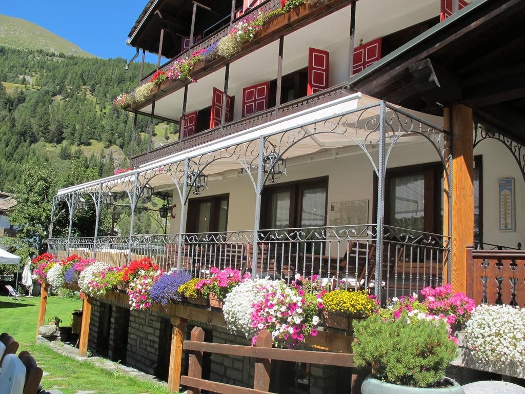 Hotel Castor Champoluc Bagian luar foto