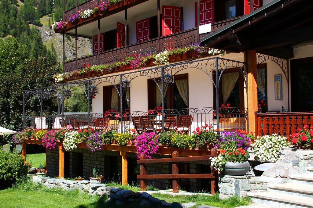 Hotel Castor Champoluc Bagian luar foto