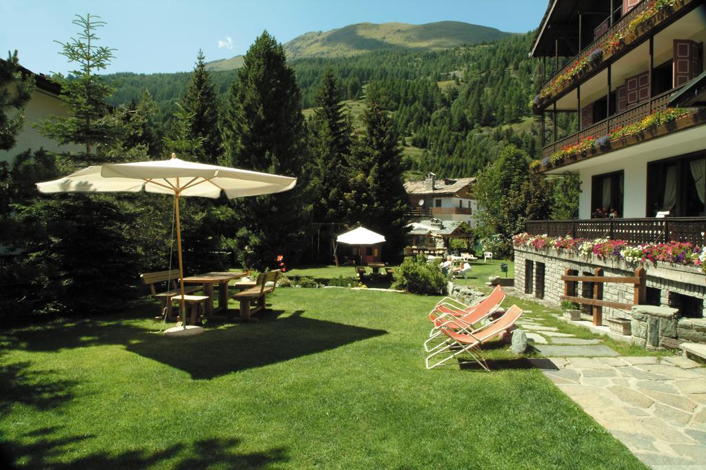 Hotel Castor Champoluc Bagian luar foto