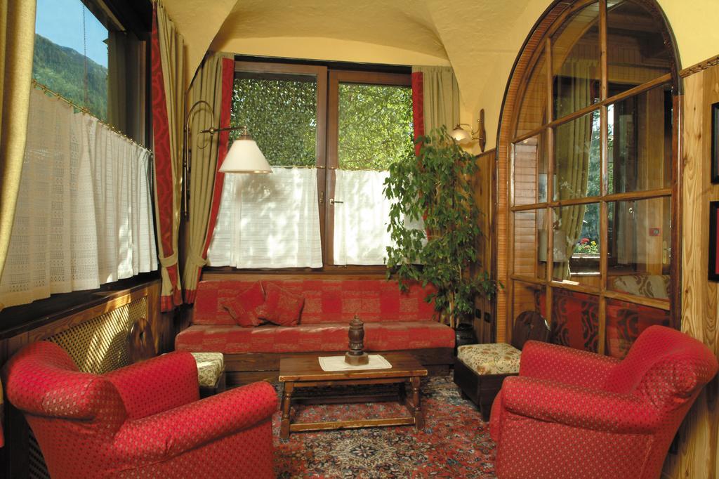 Hotel Castor Champoluc Bagian luar foto